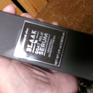 Beekman 1802 2 fl oz in box new black goat milk serum ceramides & Colostrum